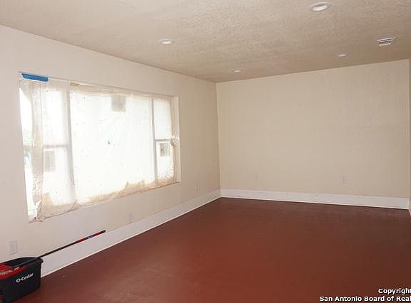 5th image of 279 Cromwell Dr