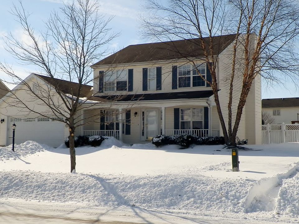 Over sized lot - fenced - 2.5 garage