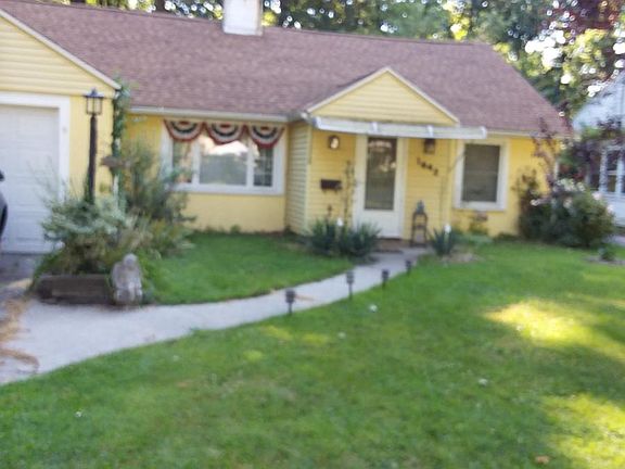 Ranch w/ attached garage