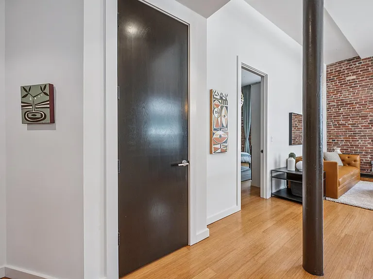 16 Jessie St #405 — Photo 32