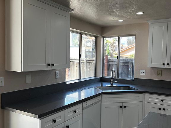 3rd image of 11370 Jordan St