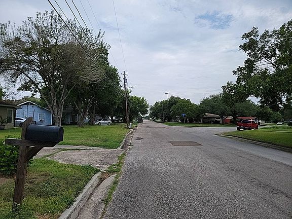 4th image of 1205 La Valliere St