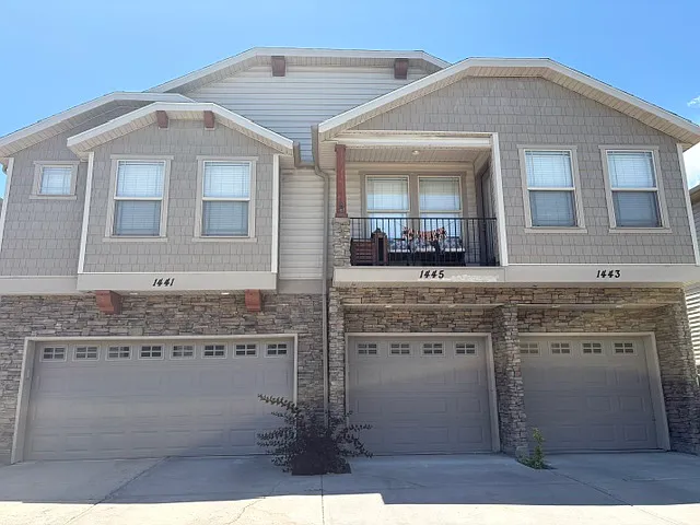 2 bed, 2.5 bath, 1575 sqft, $2,150 — Photo 1