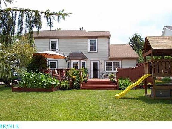  Plenty of Room for Garden and Play Space