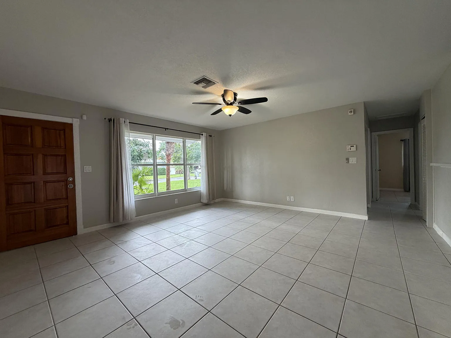 3 bed, 2.0 bath, 1451 sqft, $3,250 — Photo 2