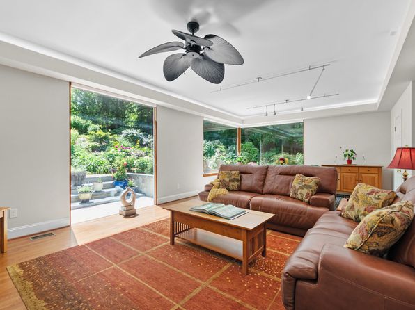 105 Juniper Ct, Carrboro, NC 27510