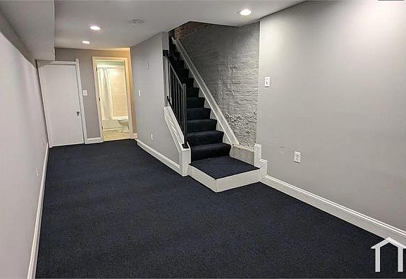 4th image of 400 N Port St