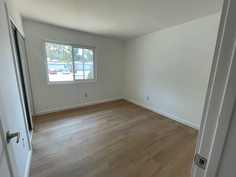 1368 Crownview Dr — Photo 5