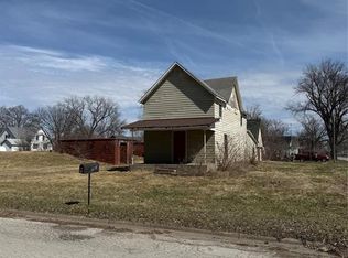 702 2nd St, Redfield, IA 50233