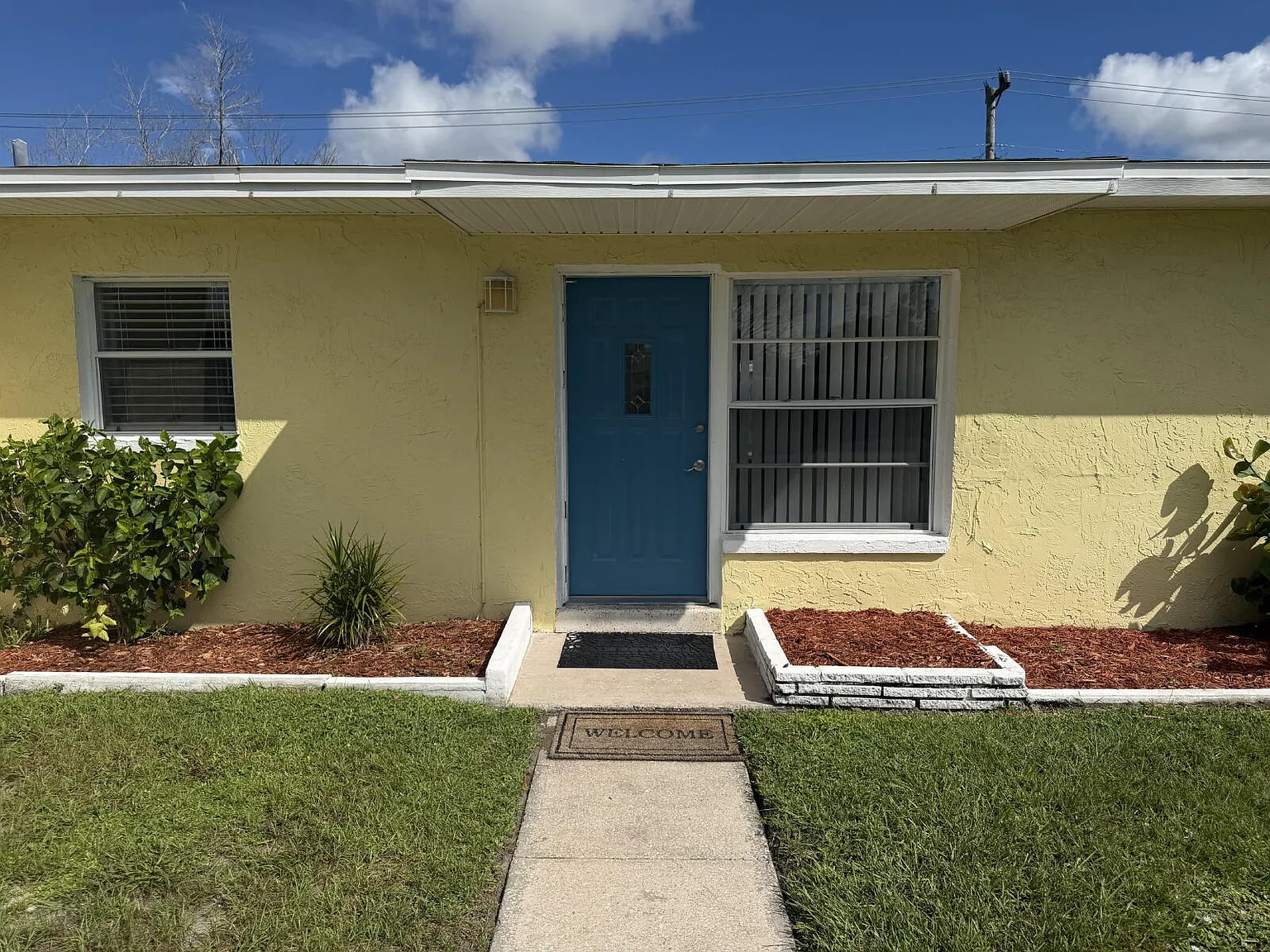4 bed, 2.0 bath, 2209 sqft, $2,550 — Photo 2