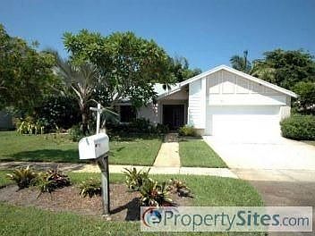 2nd image of 620 SW 95th Ter