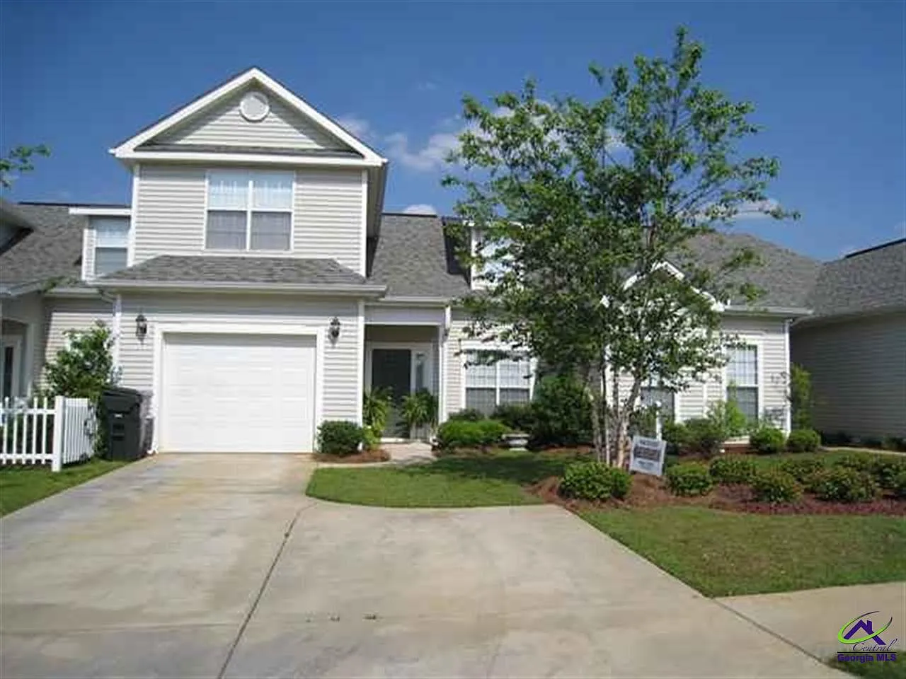 3 bed, 2.0 bath, 1674 sqft, $1,600 — Photo 1