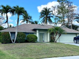 1094 Raintree Ln, Wellington, FL 33414