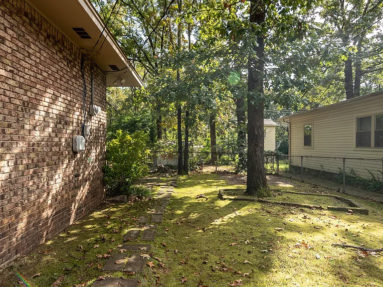 9601 Temple Dr — Photo 33