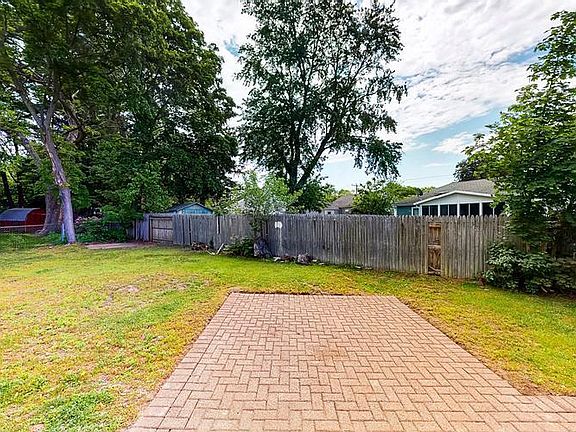 Lafayette Rear Yard Photo