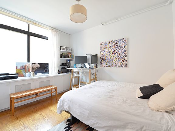5th image of 7 Essex St APT 4