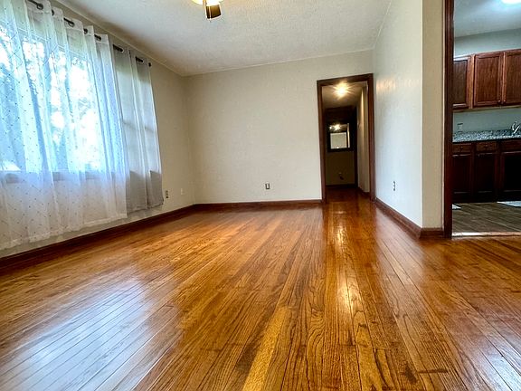 5th image of 3511 Acacia St