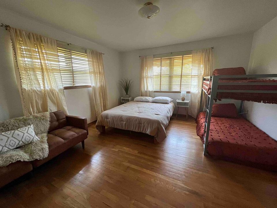 1st image of 2902 Tieton Dr #1