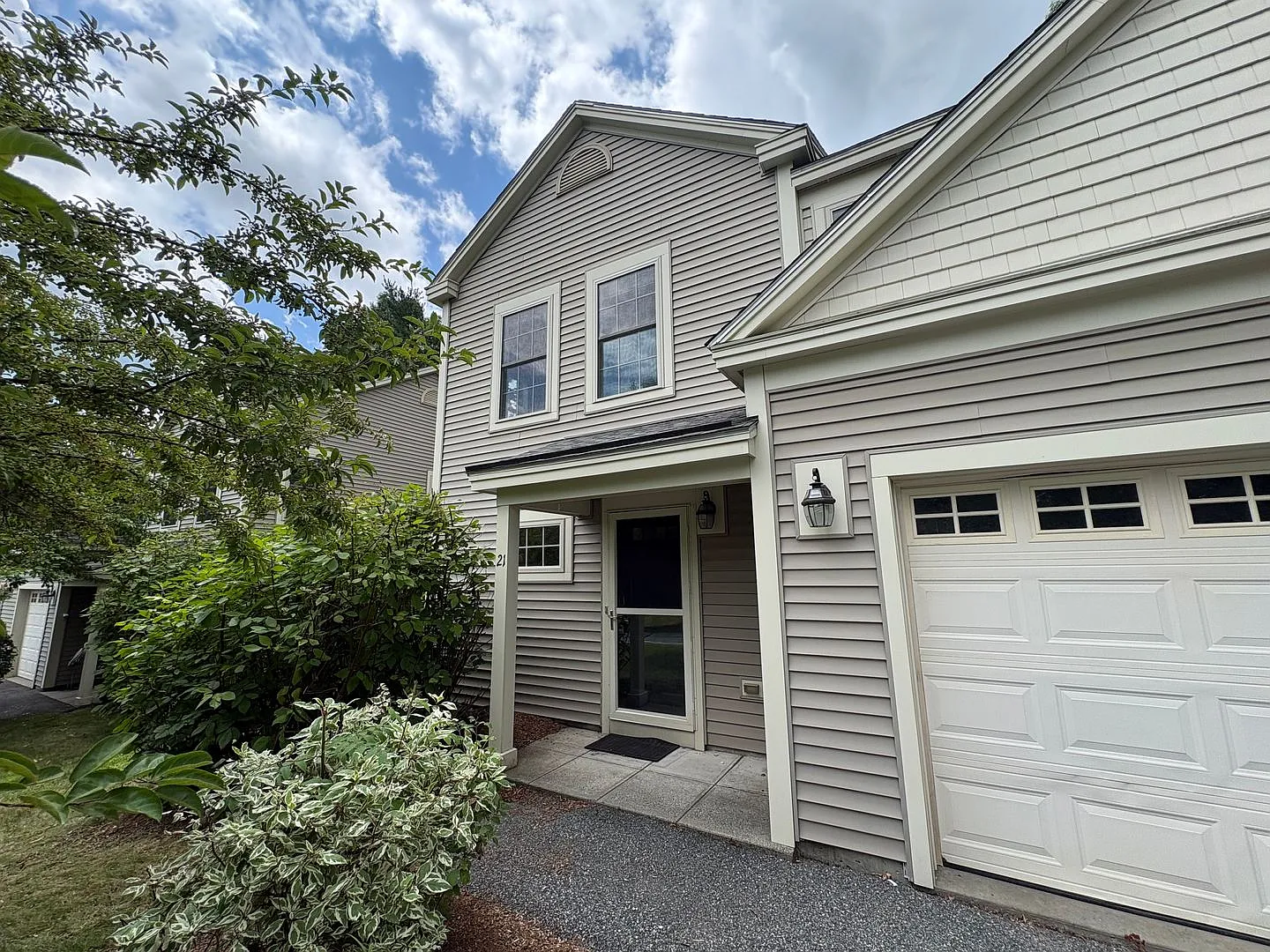 Lebanon 2 Bed, Office, 2.5 Bath - $2875 plus utilities — Photo 3