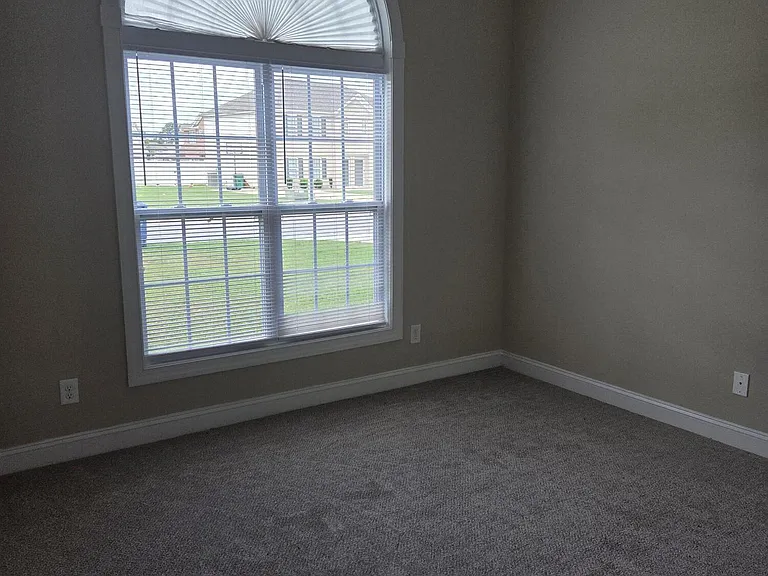 325 S Pointe Dr #B — Photo 6