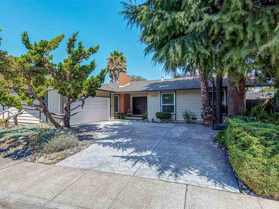 1st image of 40726 Marino Ct