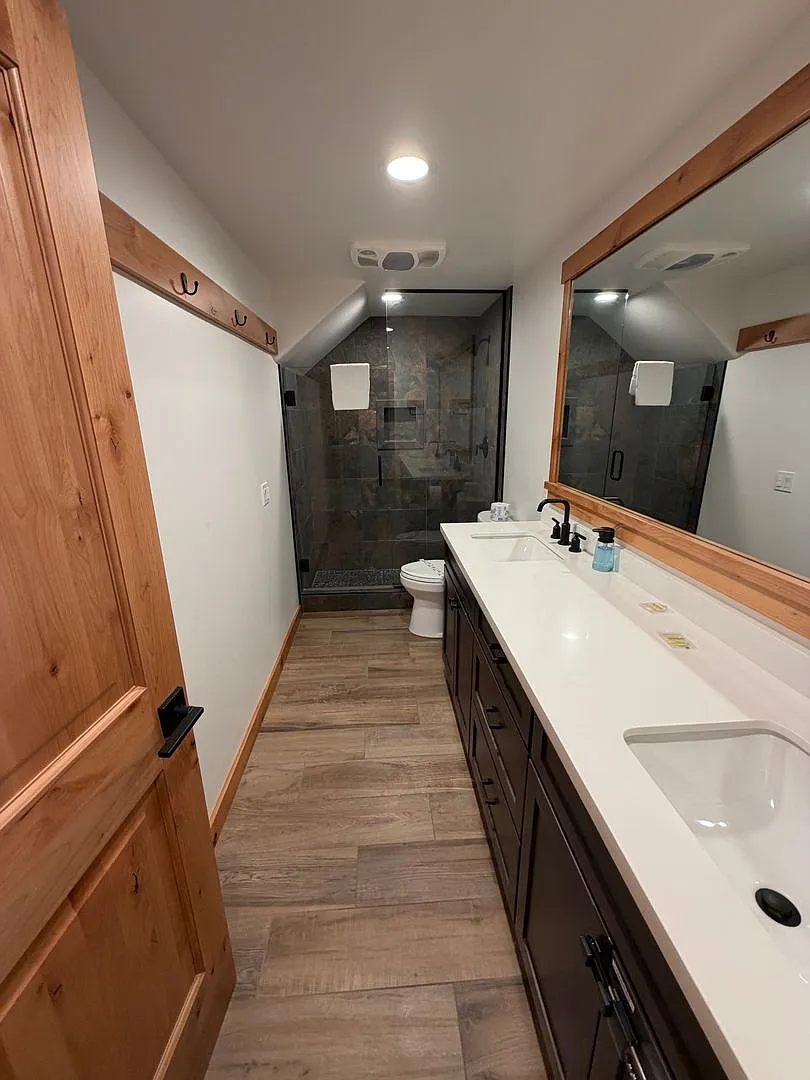 Fully Furnished 2 Bedroom + Loft, 2 Bath Mountain Retreat | Remodeled Sunny Slopes Home | 4-12 Mo... — Photo 2