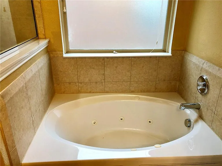 5716 Sapphire Pool Trl — Photo 17