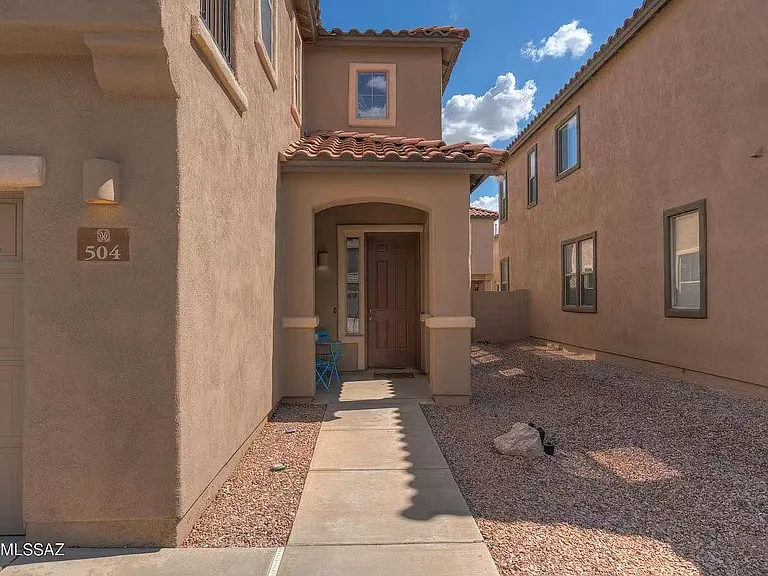 504 E Calle Escora — Photo 3