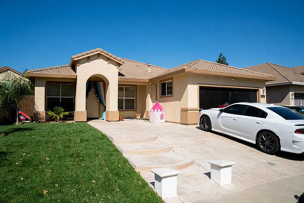 9467 Marius Way photo 1