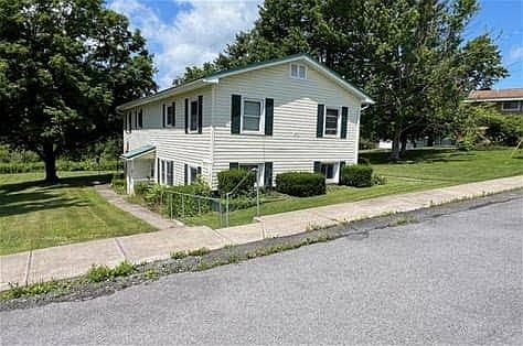 3rd image of 107 Oak Hill Rd