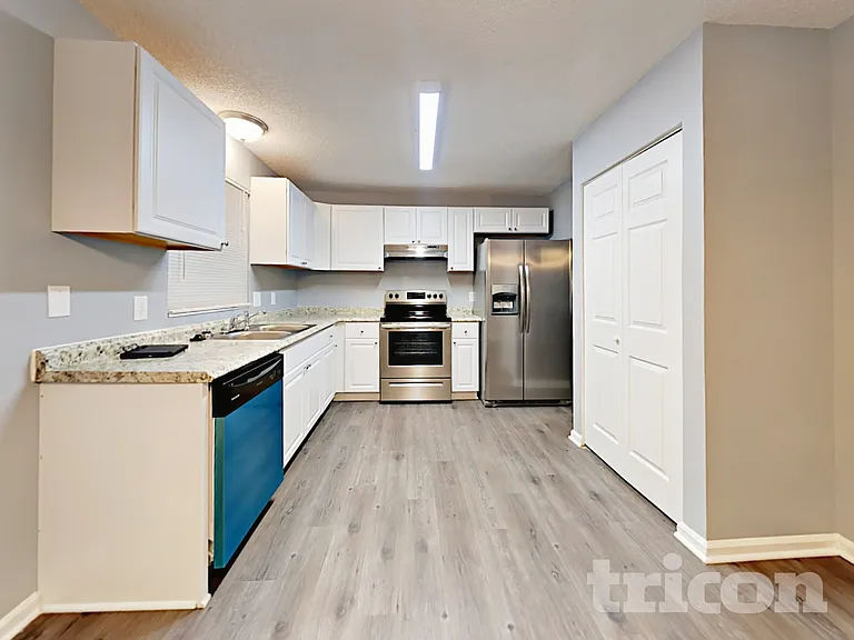 111 Woodspur Rd — Photo 6