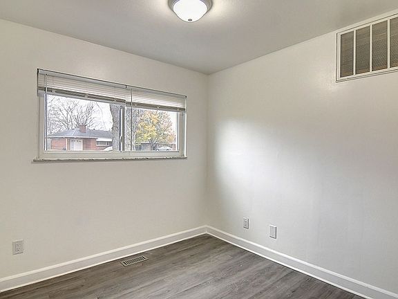5th image of 190-216 Wilson Dr #7