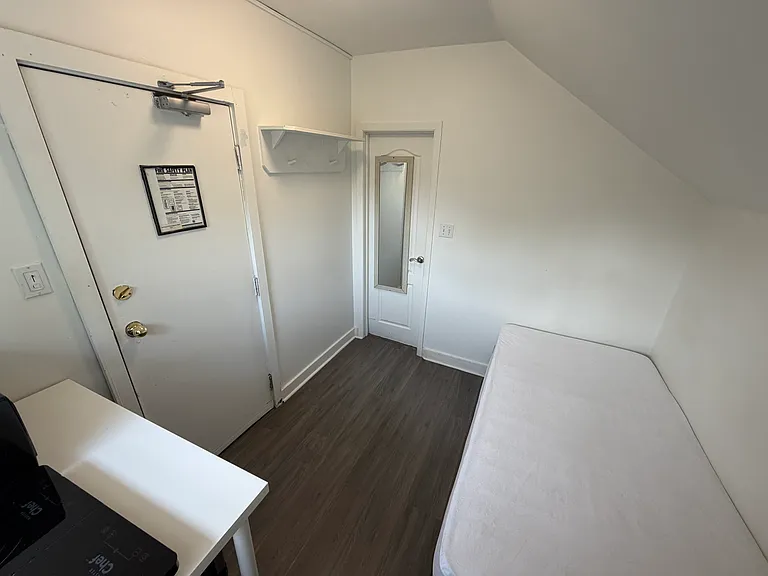 83 Spadina Rd #404 — Photo 2