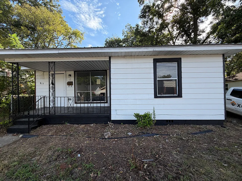 915 19th Pl SW