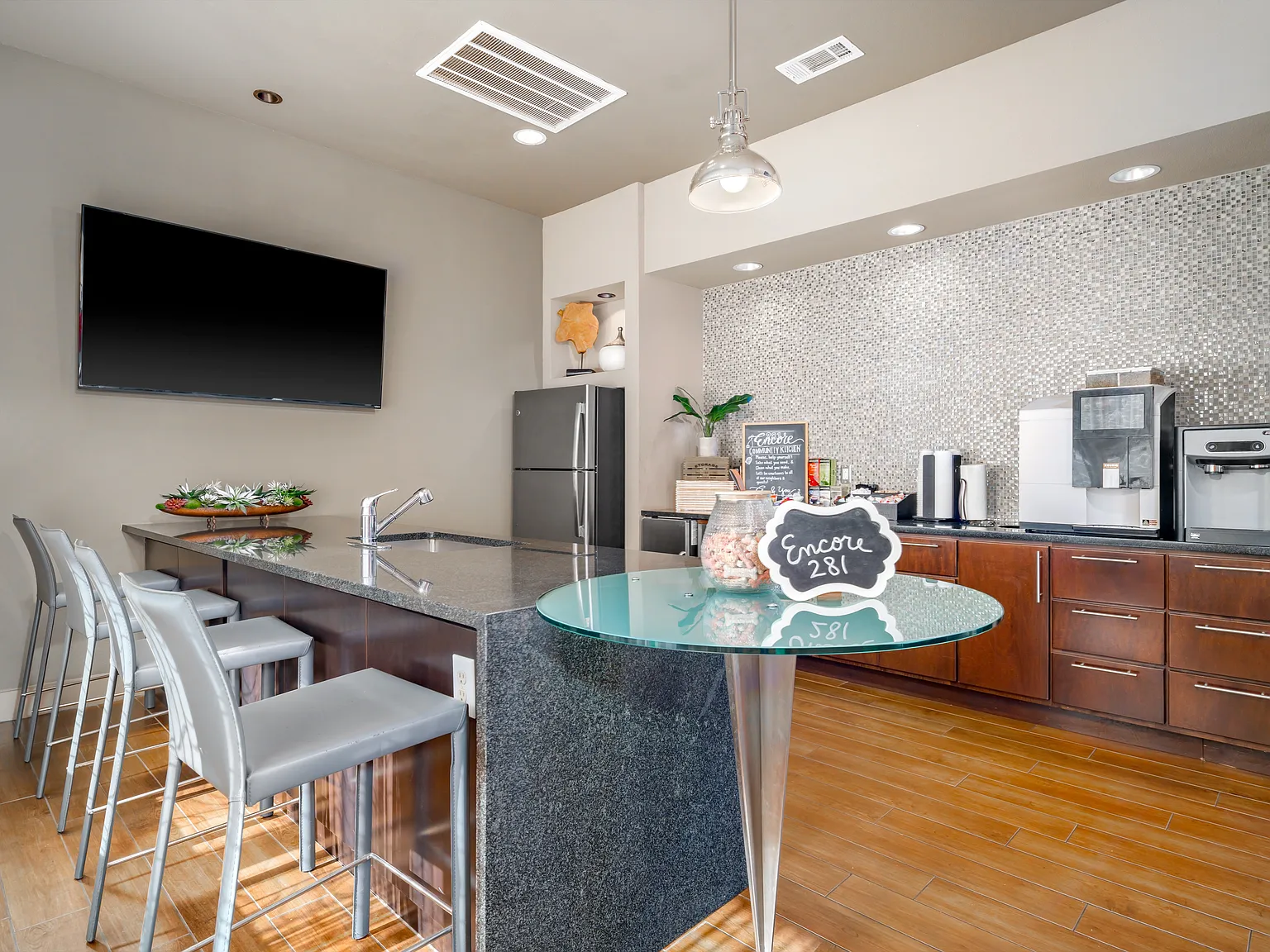 Encore 281 Apartments — Photo 4
