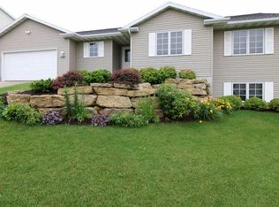 1216 Temple Dr, Mount Horeb, WI 53572