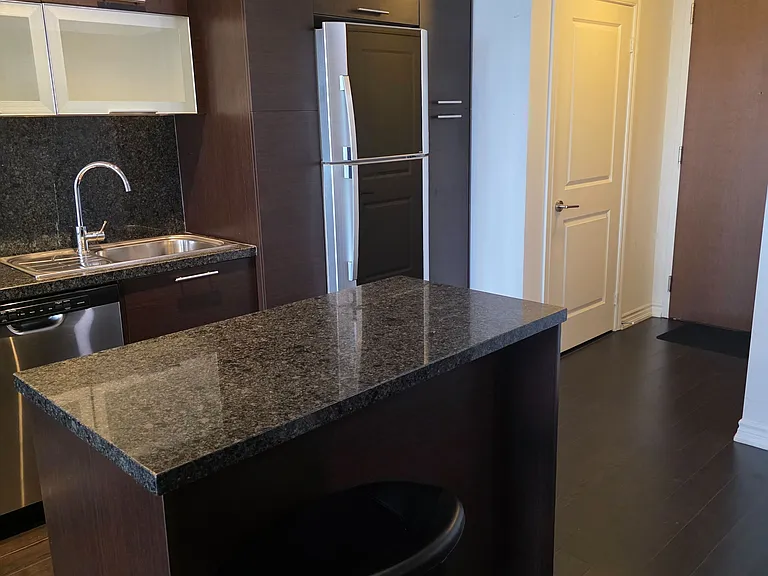 386 Yonge St #3313 — Photo 4