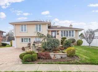 49 Stratford Rd, Plainview, NY 11803