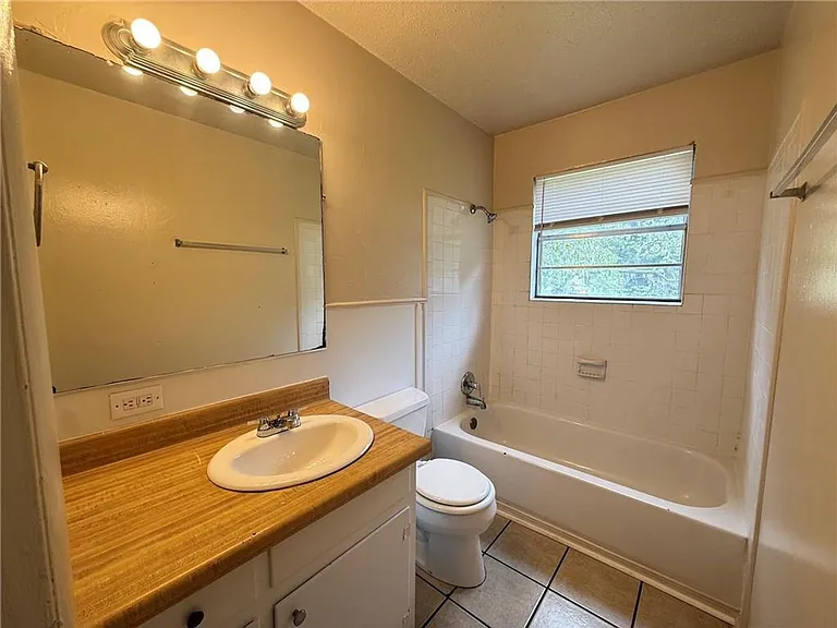 2205 Dogwood Pl — Photo 5