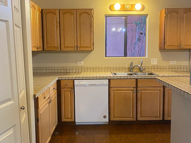 3882 Mahinahina St — Photo 9