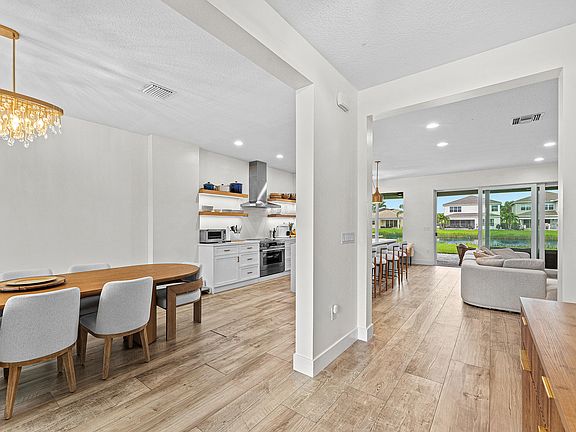 4th image of 9594 Brook Isles Avenue