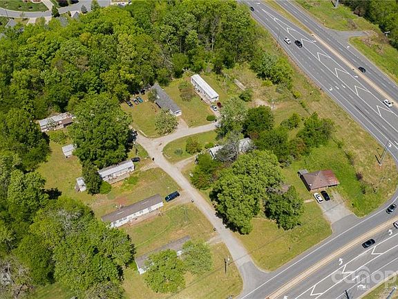 3rd image of 4940 Weddington Rd