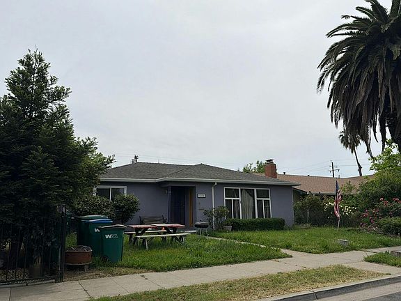 3rd image of 2228 E Washington St