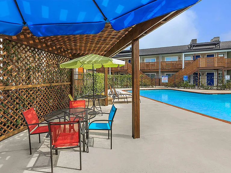Los Prados Apartment Homes — Photo 15