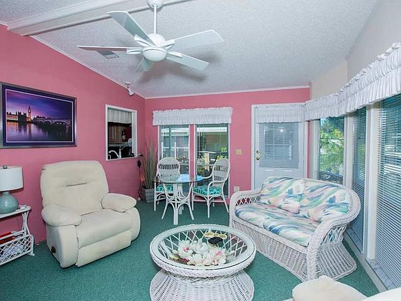 3rd image of 449 Papaya Cir