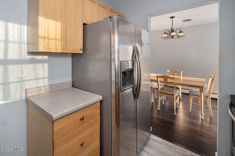 5th image of 6 Silverberry Place