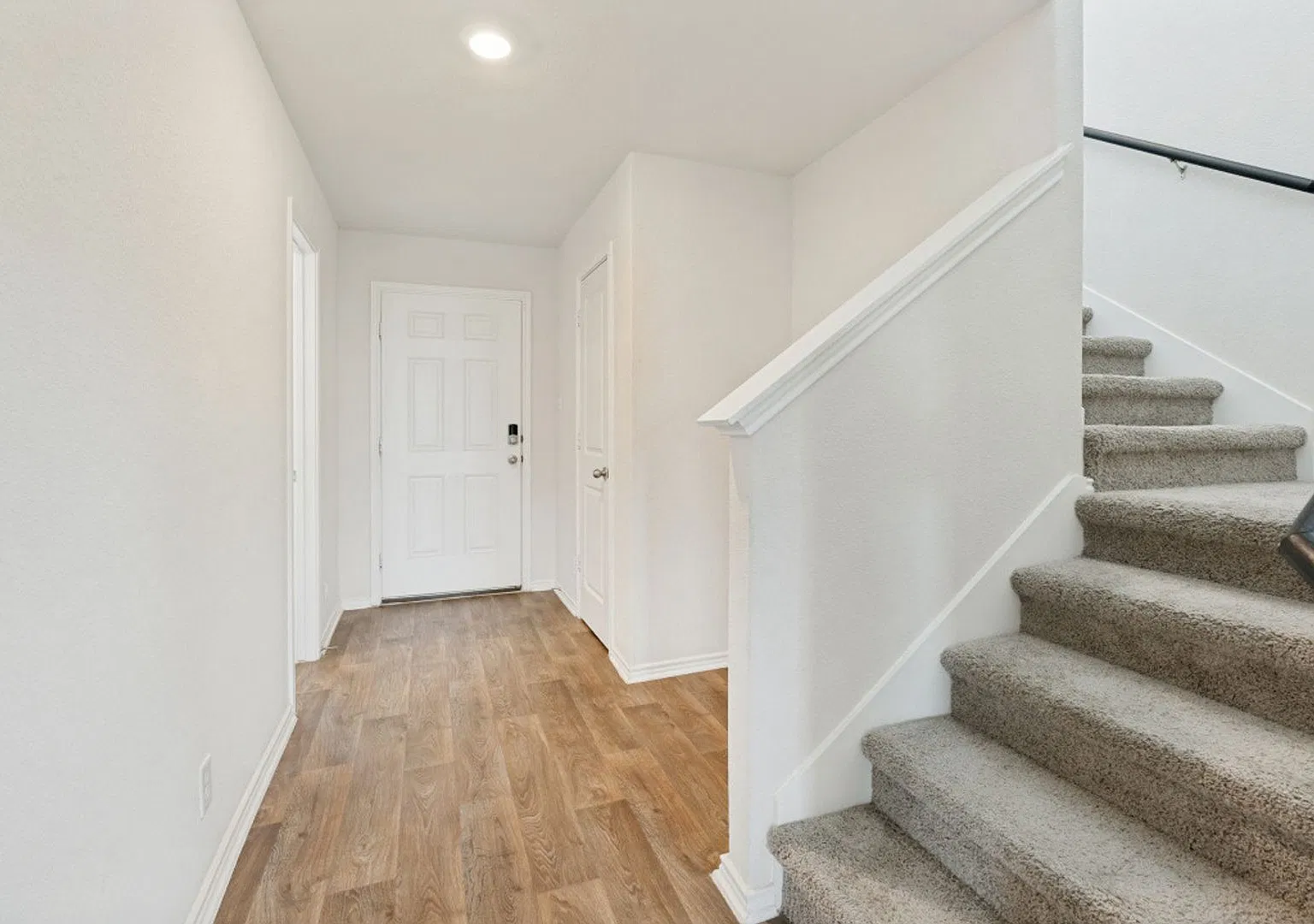 Beautiful 3 BR/2.5 bath home in Valley Ranch! — Photo 2