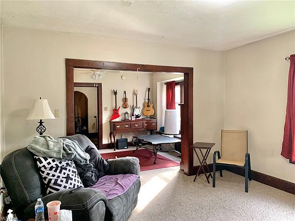 5th image of 803 E Henry St