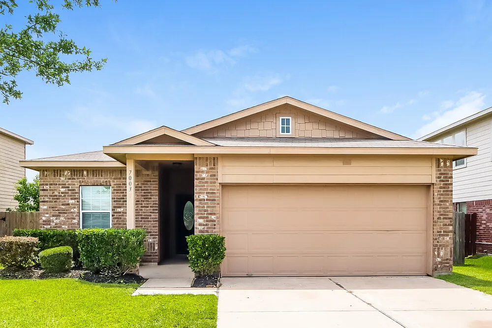 3 bed, 2.0 bath, 1364 sqft, $1,850 — Photo 1