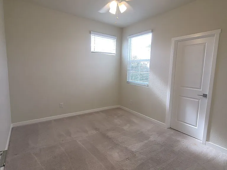 3311 Chickadee Ct — Photo 6